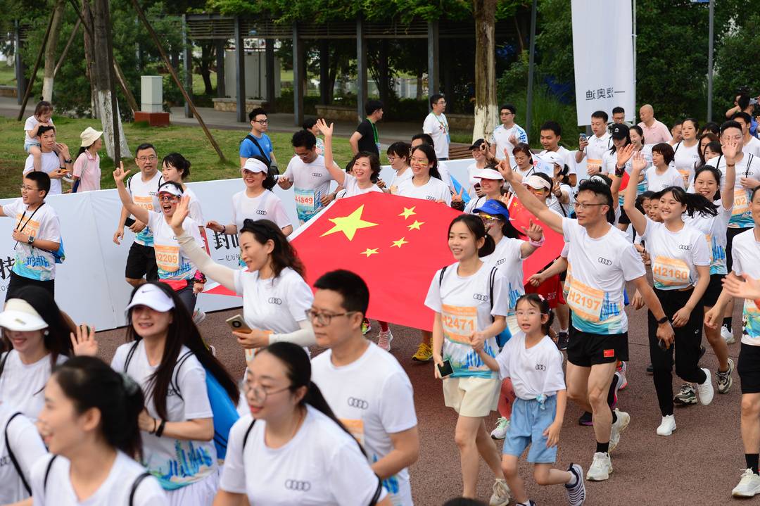 2023迎大运-成都绿道马拉松盛大开跑,